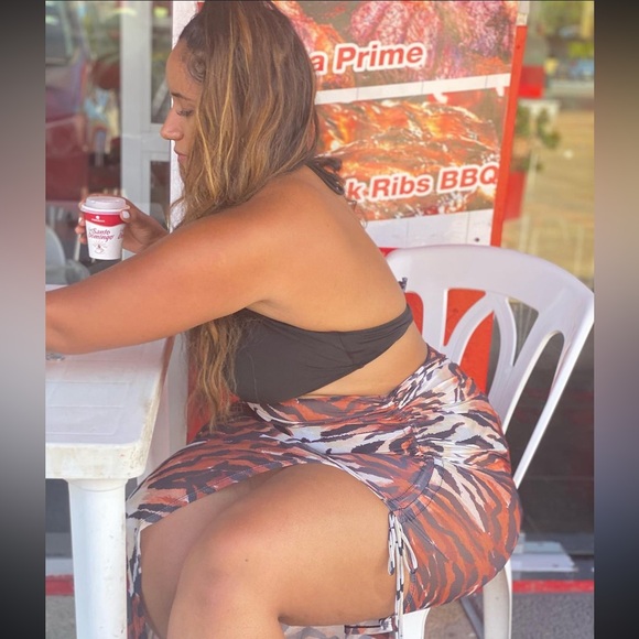 One Piece CoverUp - Picture 2 of 2